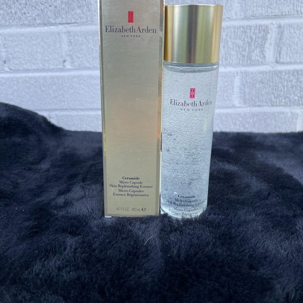 Elizabeth Arden Ceramide Essence with Gold and Clear Design